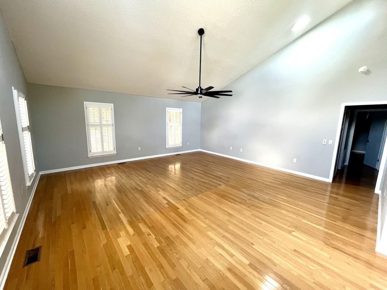 136 Bruce Blvd #1 - Photo 3 of 11