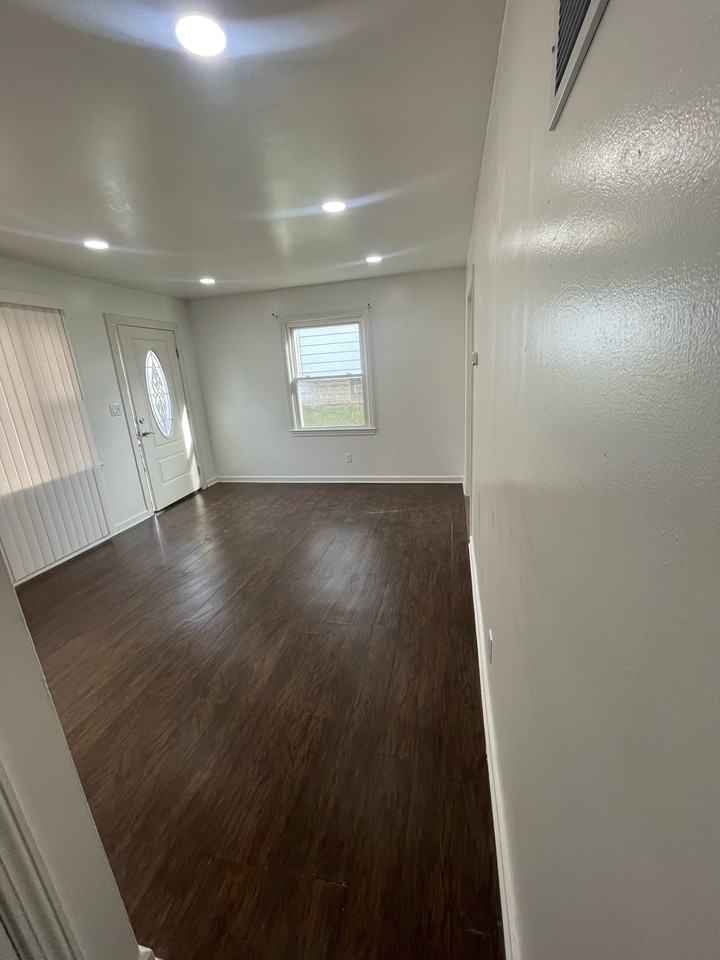 1539 Wakefield Avenue #1 - Photo 6 of 12