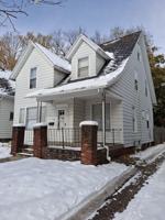 featured image of 913 E Washington St #1