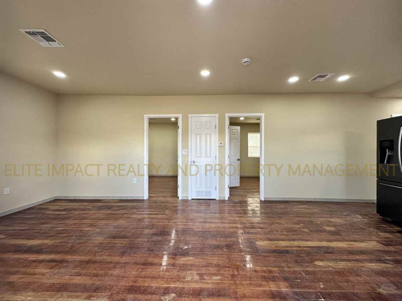 440 S Sentinel Ave #1 - Photo 3 of 20