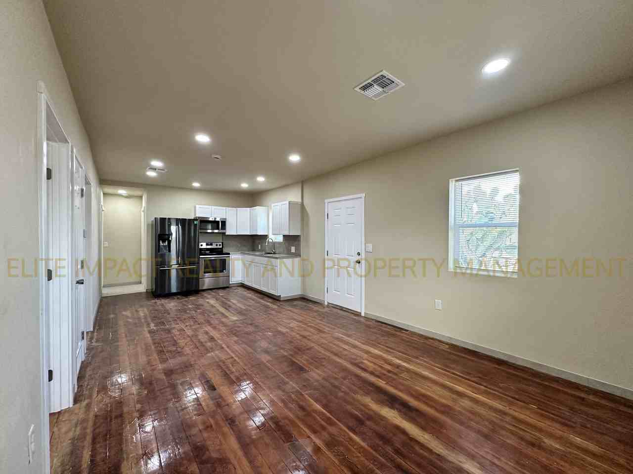 440 S Sentinel Ave #1 - Photo 5 of 20