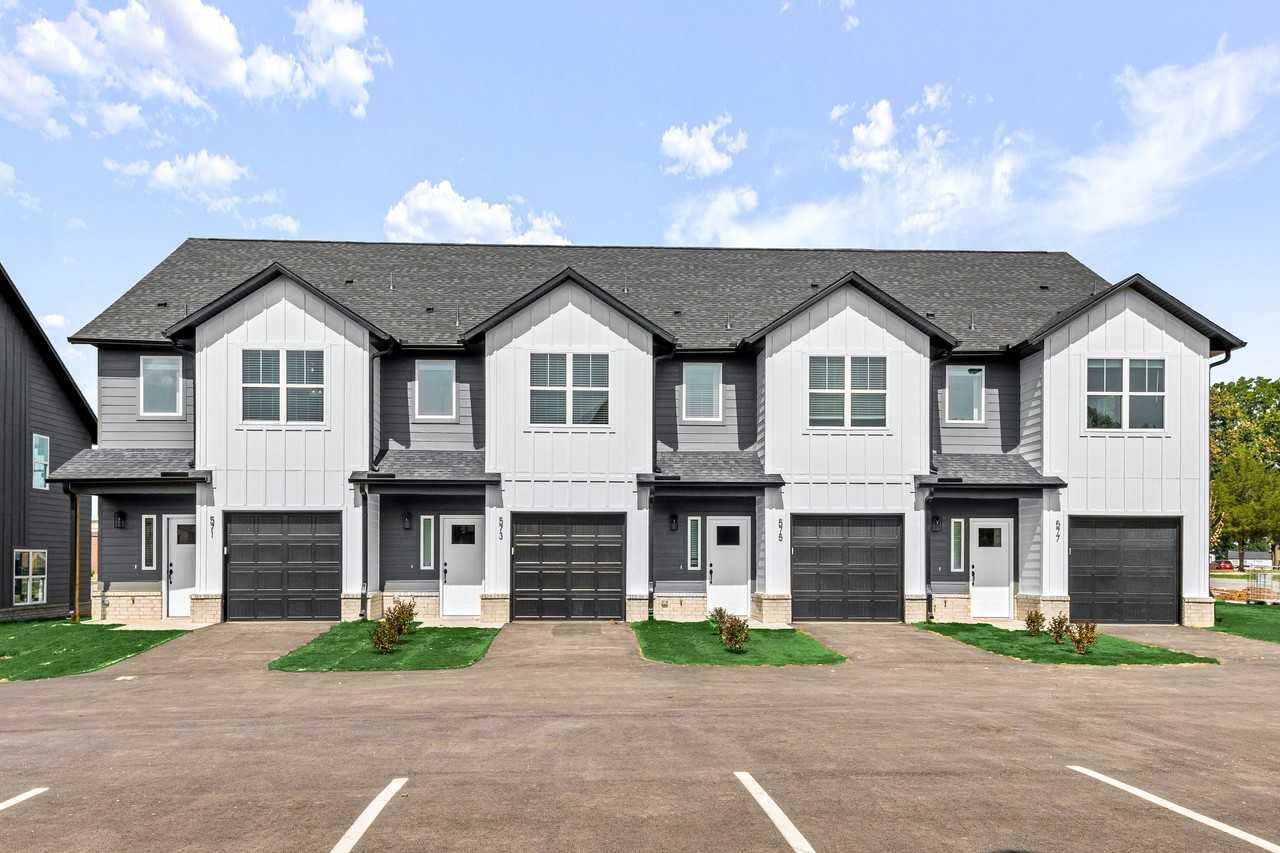 547 W Pickens Rd #D547 - Photo 2 of 22