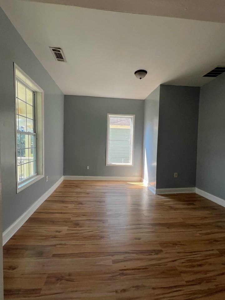 967 Martin St Se #1 - Photo 3 of 10