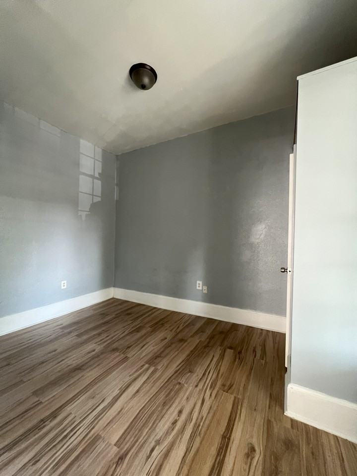 967 Martin St Se #1 - Photo 4 of 10