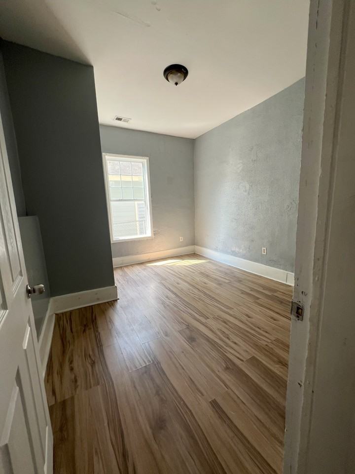 967 Martin St Se #1 - Photo 5 of 10