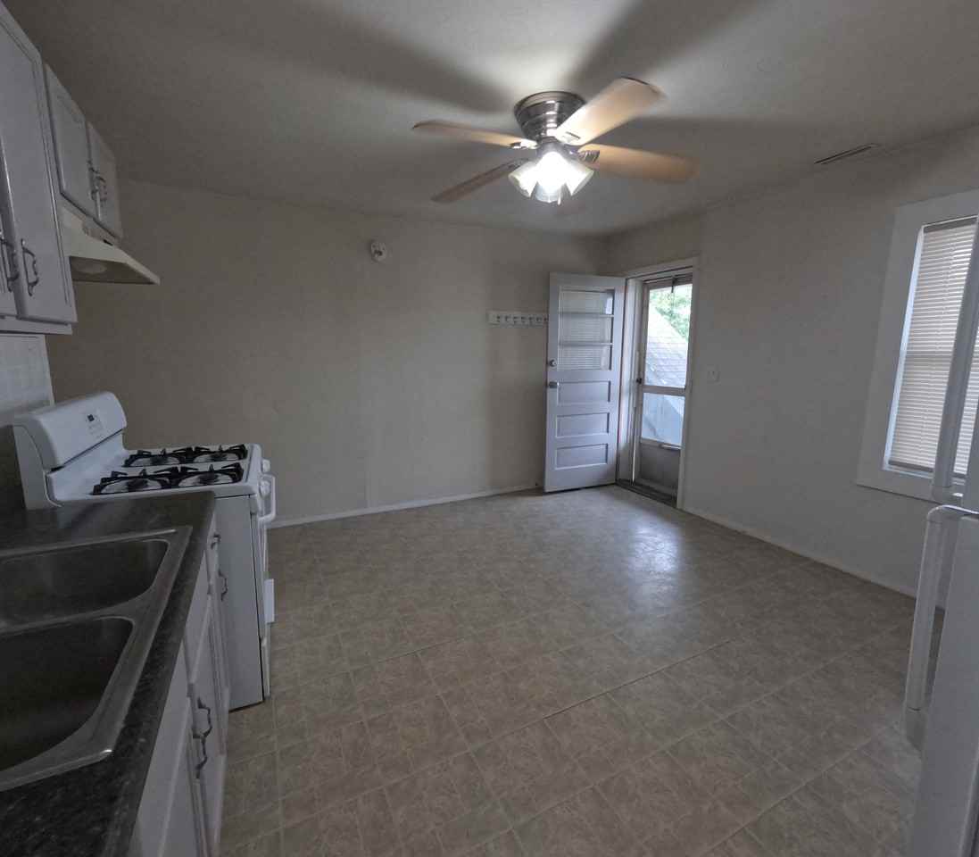 724 E Lawrence St #1 - Photo 3 of 5