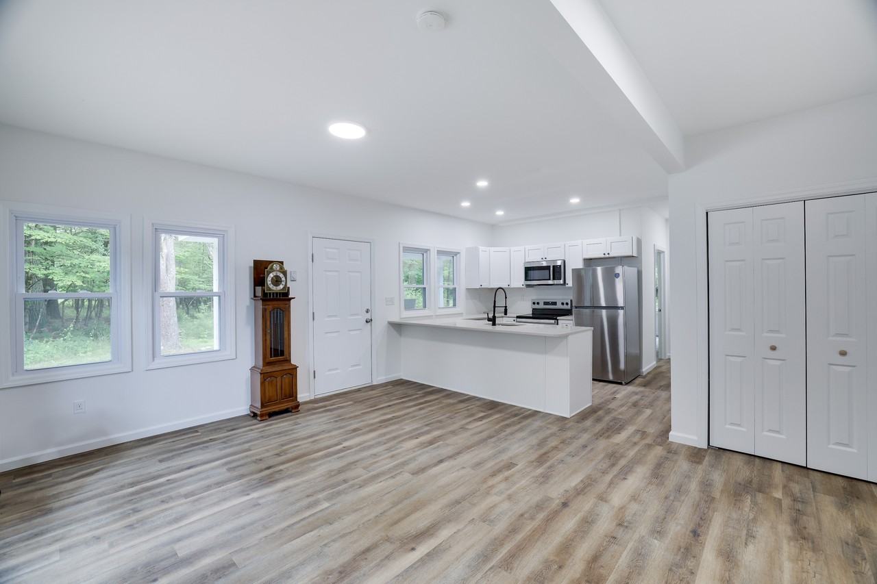 123 Evergreen Ln #6 - Photo 4 of 17