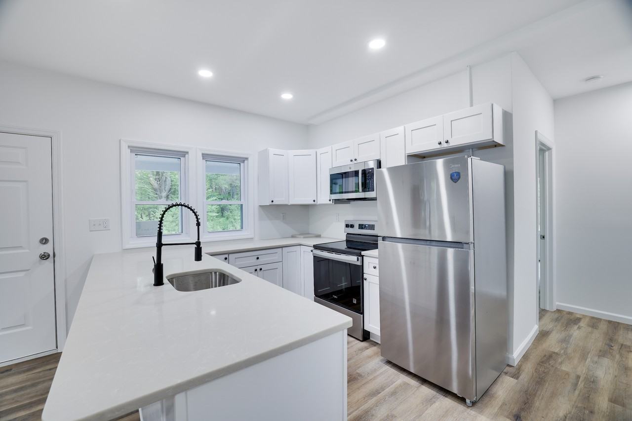 123 Evergreen Ln #6 - Photo 3 of 17