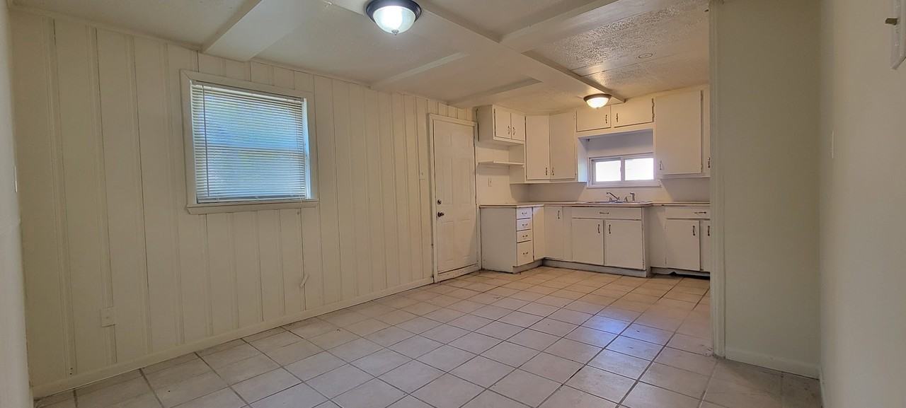 22411 Oconnor St - Photo 6 of 15