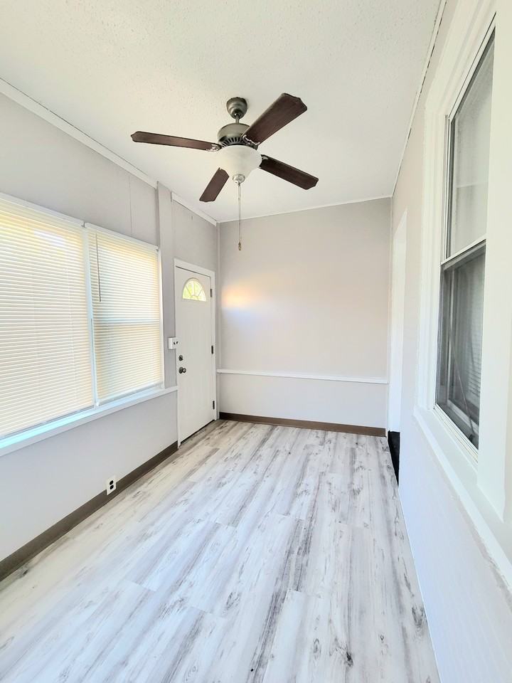 602 Powell St #1 - Photo 3 of 17