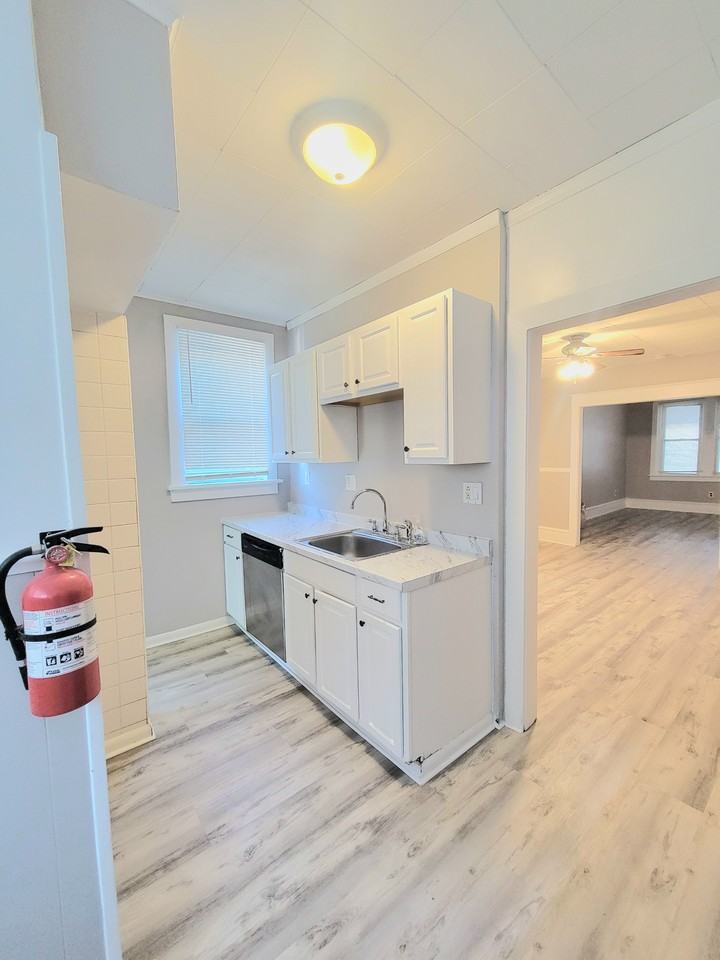 602 Powell St #1 - Photo 6 of 17