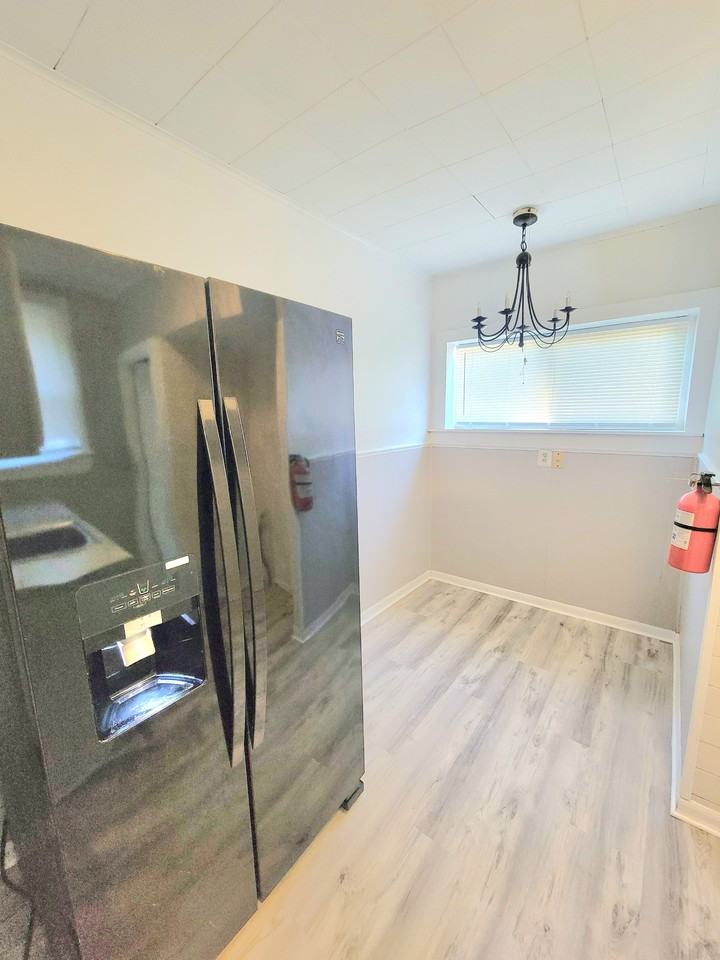 602 Powell St #1 - Photo 7 of 17