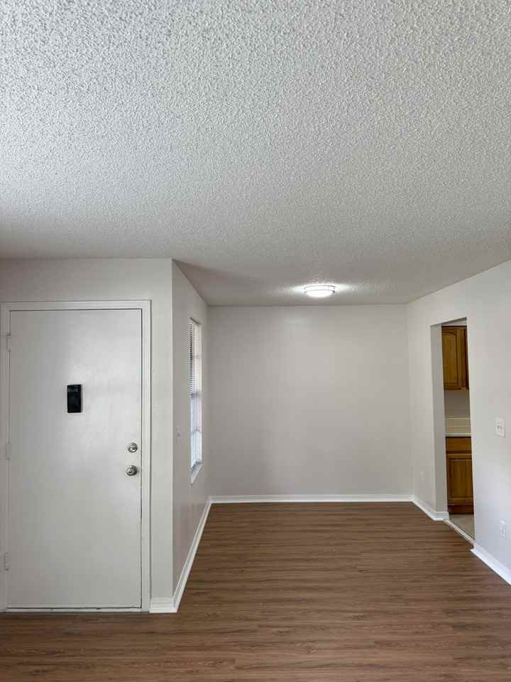 459 Bentwood Ln Apt 1b #1B - Photo 2 of 13