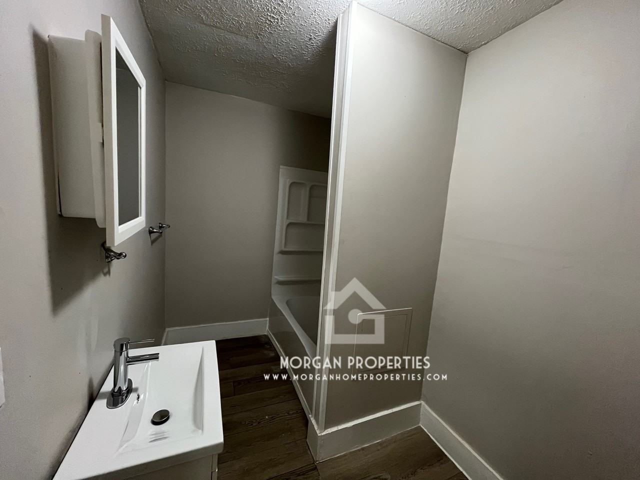 925 1/2 Broad St #1 - Photo 4 of 5