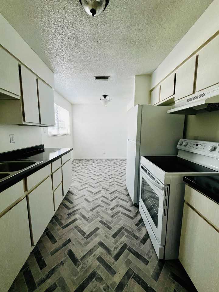 450 Tomoka Ave #114 - Photo 7 of 9