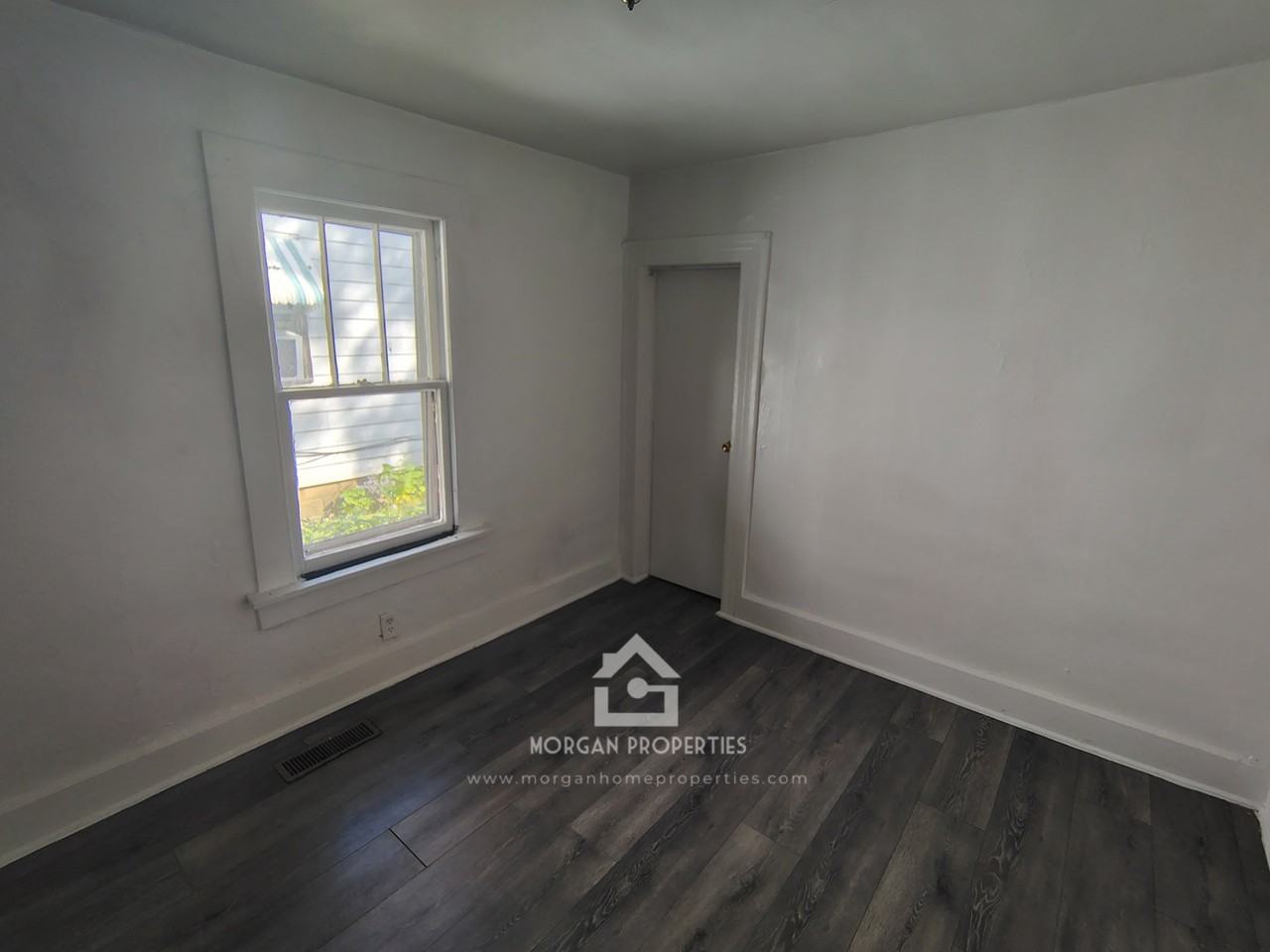 1428 West 10th Street - Photo 6 of 7