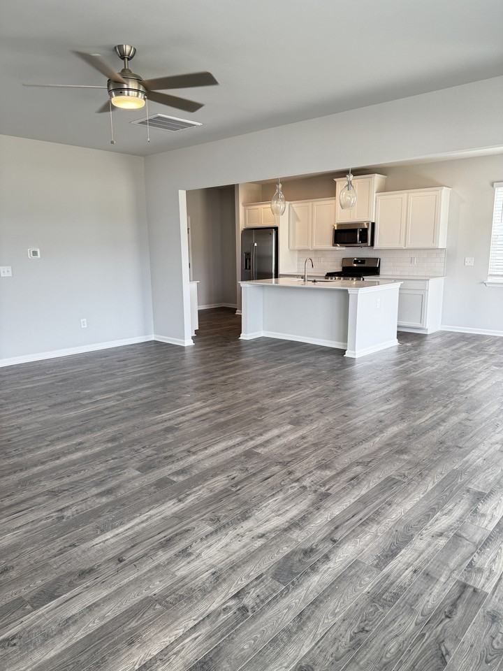 142 Gervais Cir #1 - Photo 2 of 8