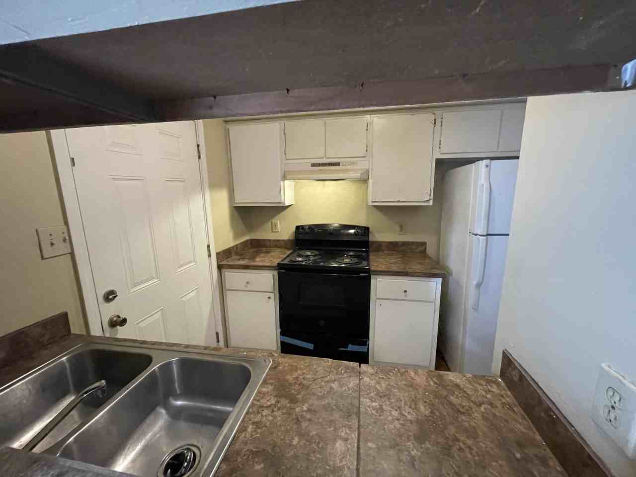 1643 Cedar Lake Dr #C - Photo 4 of 10
