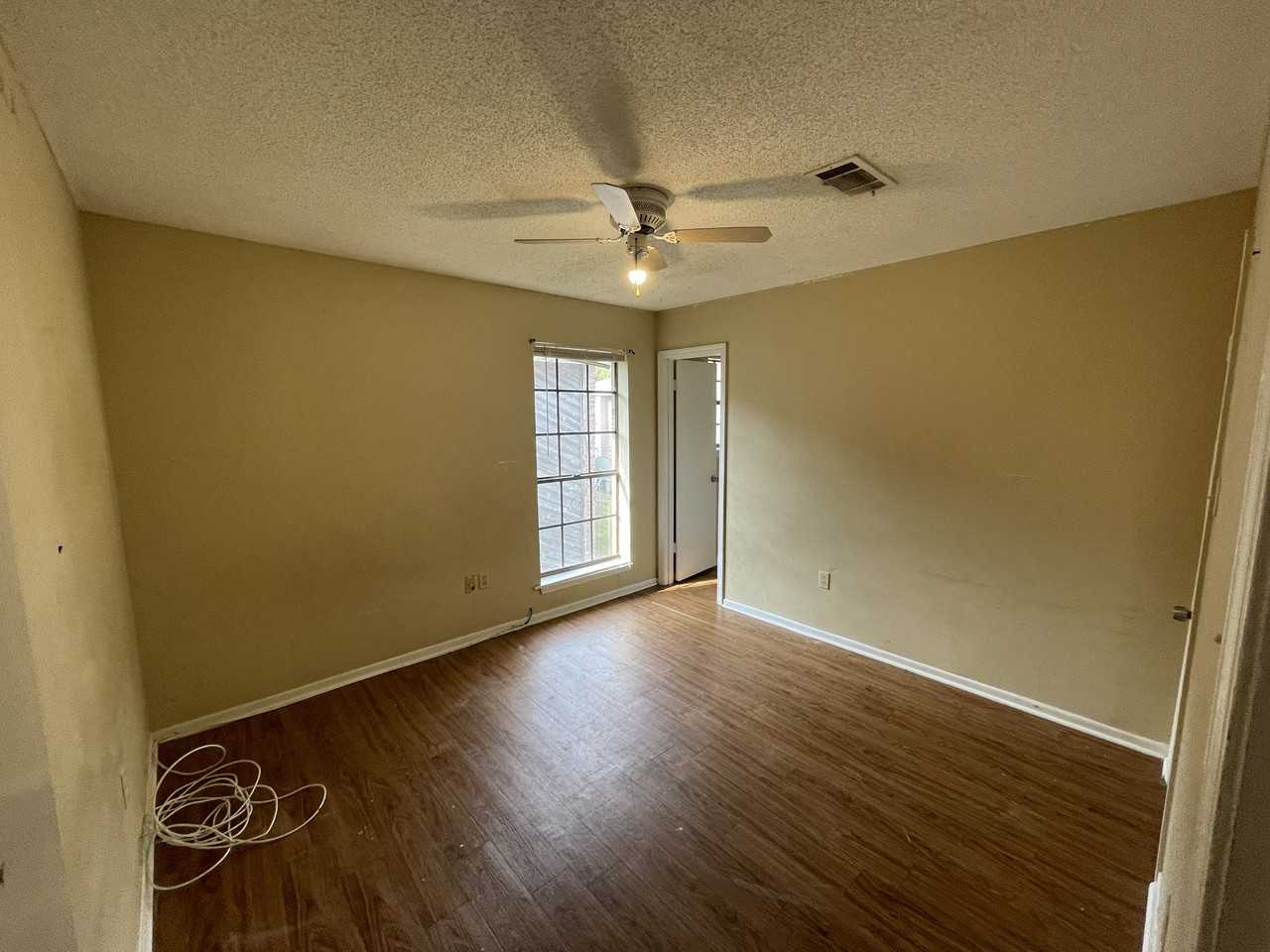 1643 Cedar Lake Dr #C - Photo 6 of 10