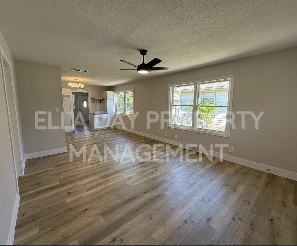 123 North Tracy Street #1 - Photo 2 of 13