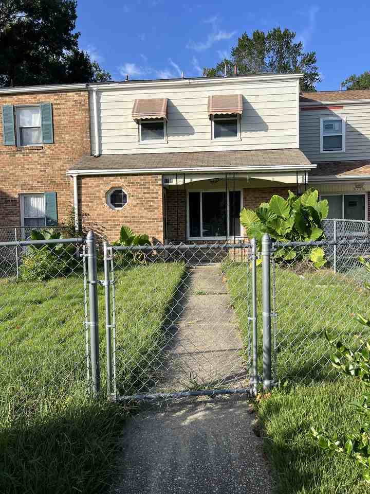 5758 East Hastings Arch #1