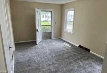 920 Washington Ave #1 - Photo 3 of 9