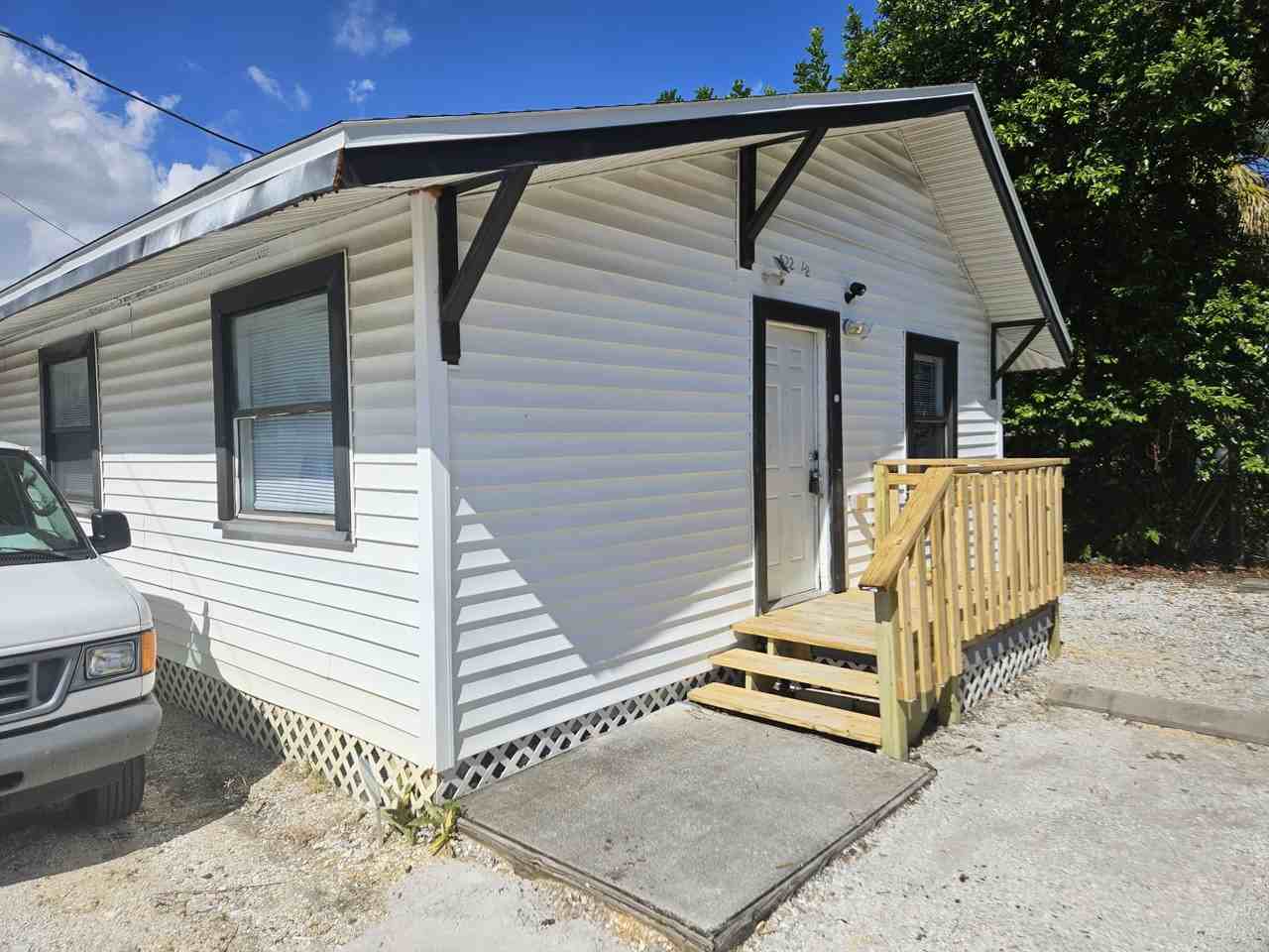 522 1/2 15th St N #1 - Photo 2 of 17