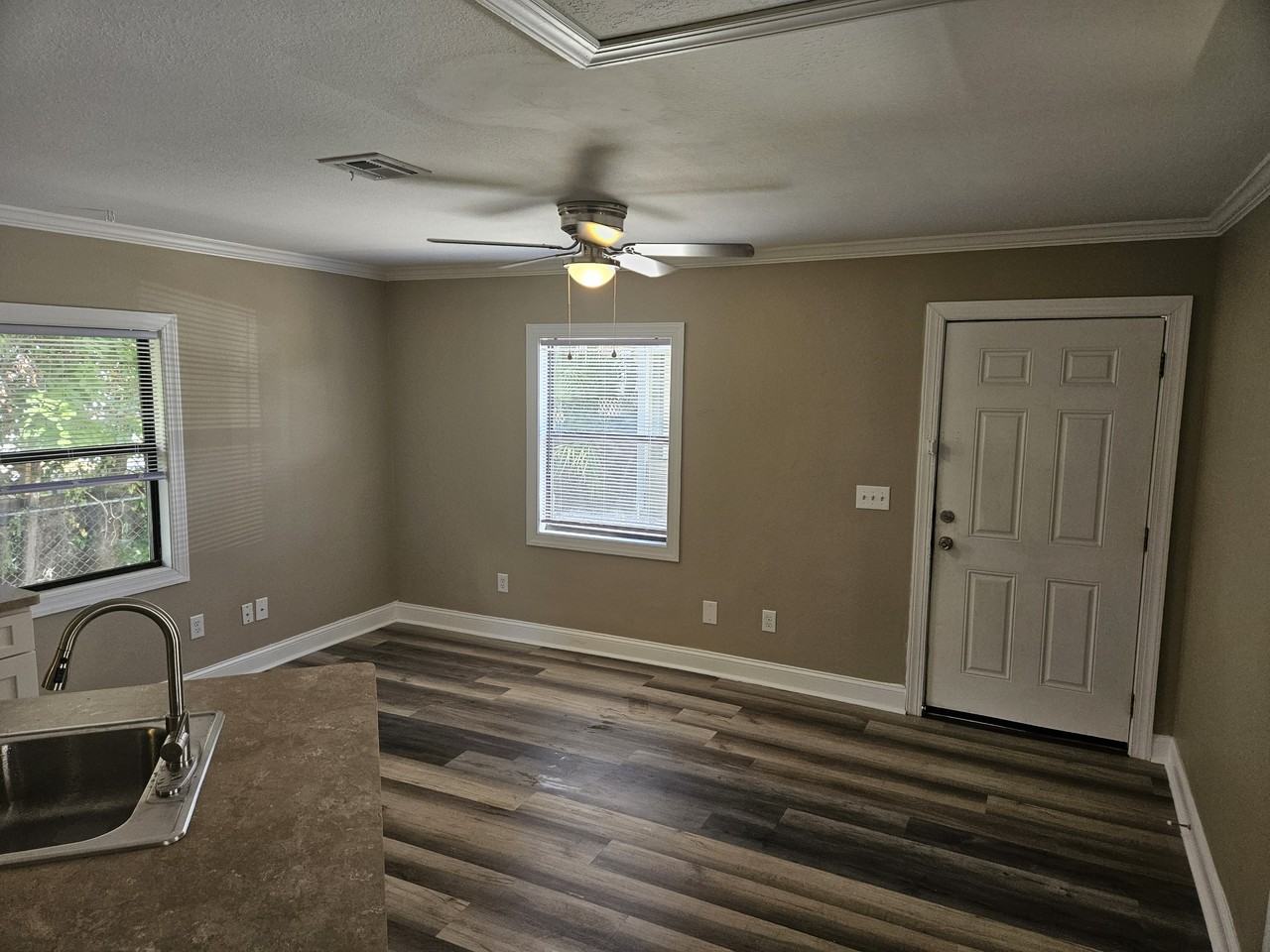 522 1/2 15th St N #1 - Photo 5 of 17