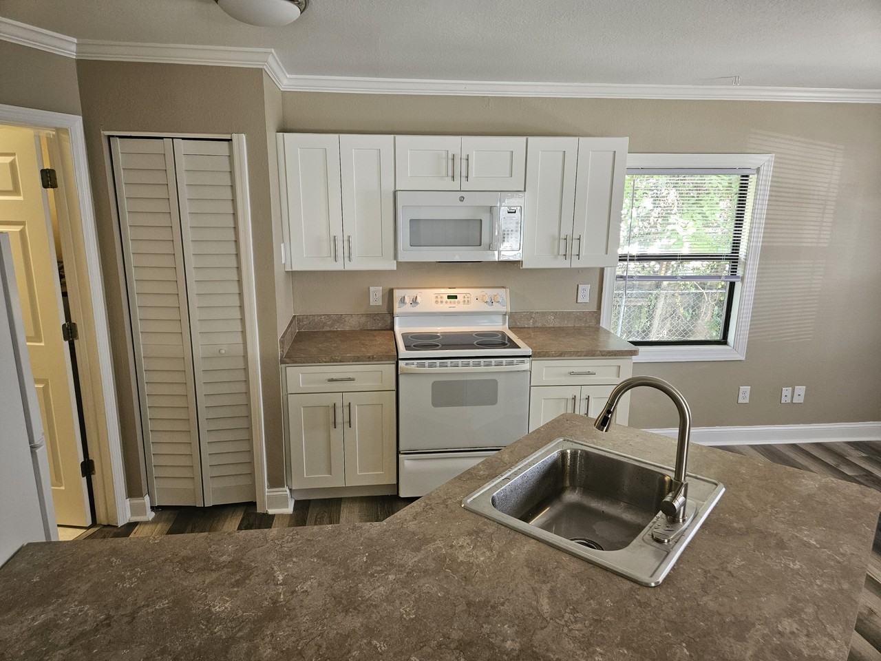 522 1/2 15th St N #1 - Photo 6 of 17