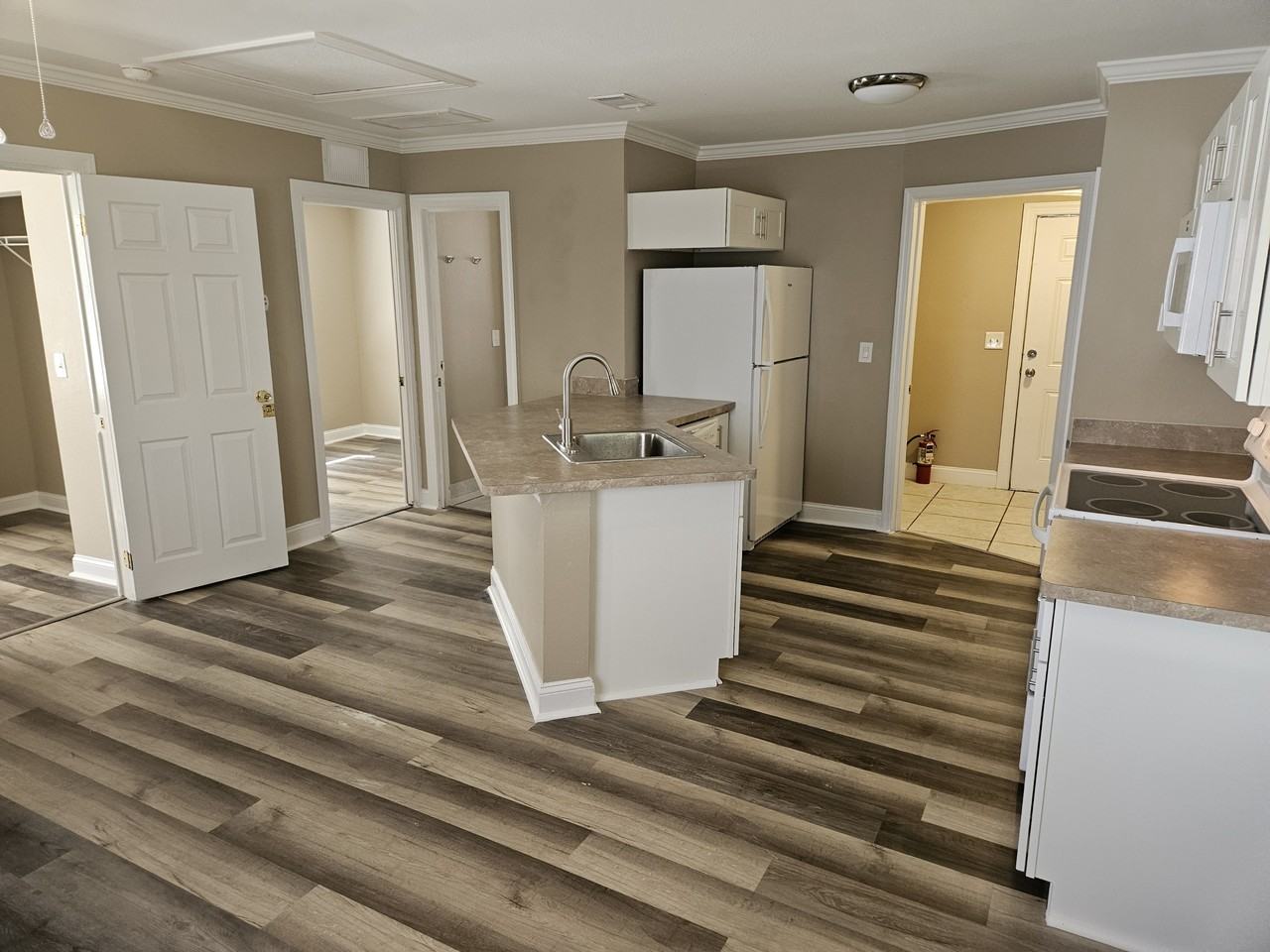 522 1/2 15th St N #1 - Photo 7 of 17