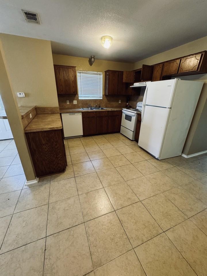 2002 Monte Carlo Ln #A - Photo 2 of 16