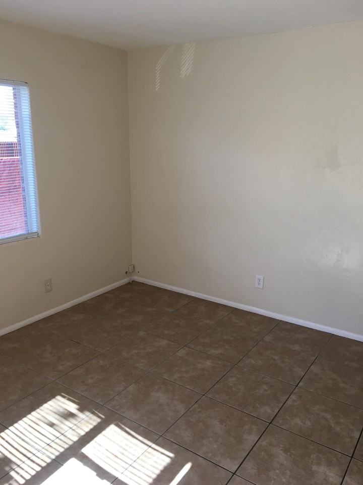 1041 East 9th Street #1041 - Photo 7 of 30