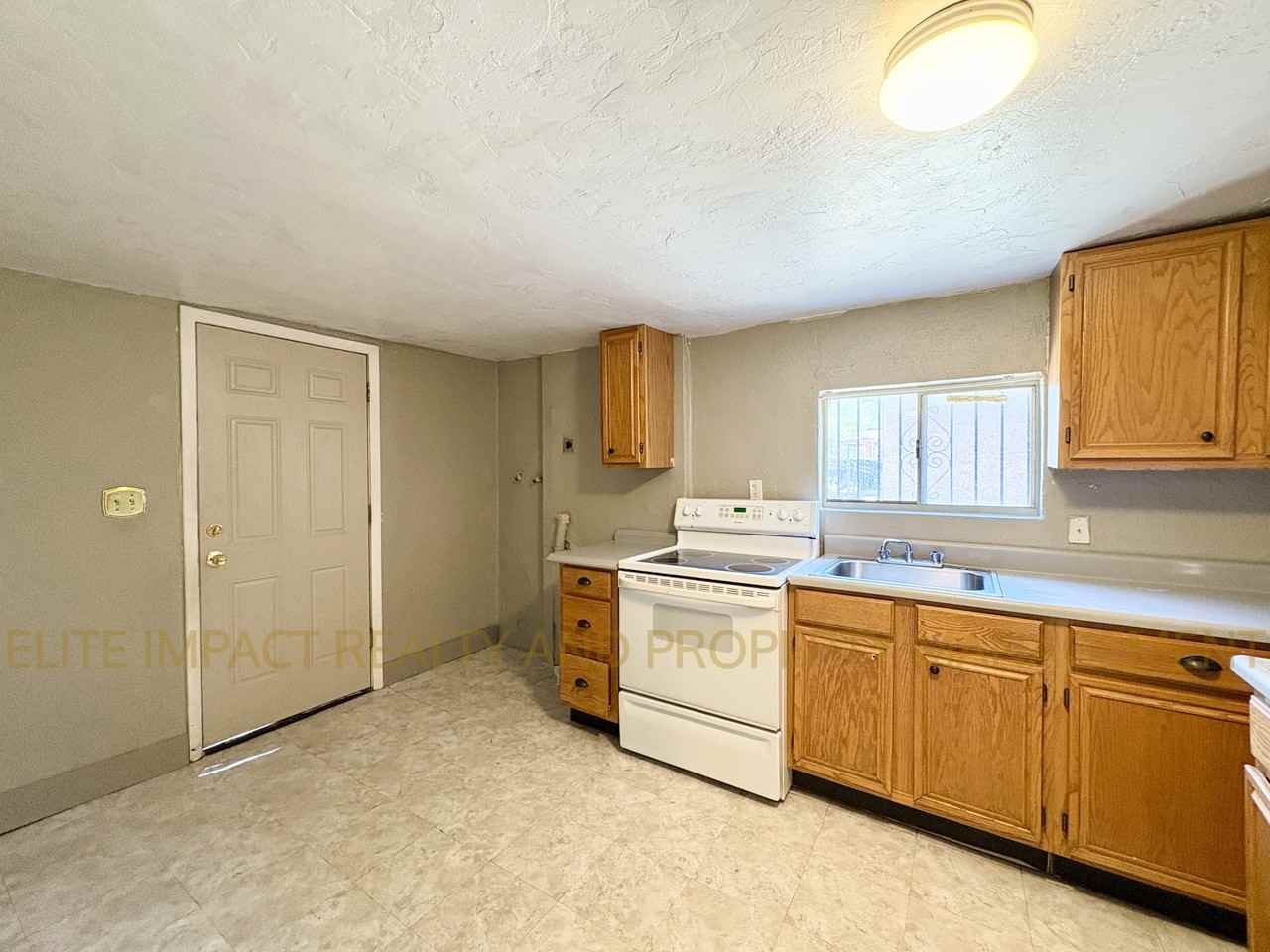 425 West Columbia Street #2 - Photo 3 of 9