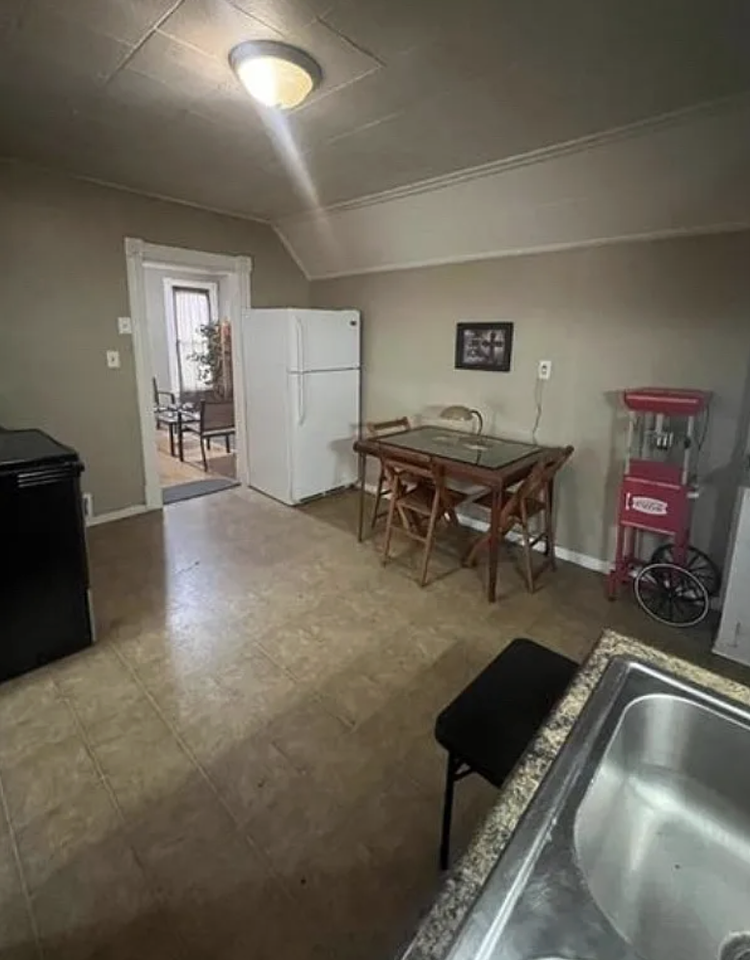 825 Sylvan St #2 - Photo 2 of 9