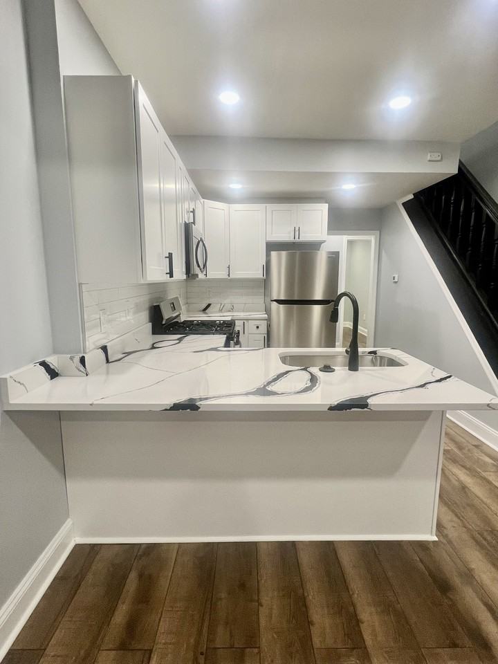 2431 Mcelderry St - Photo 7 of 48