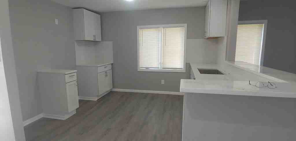 611 East Sumner Street #1 - Photo 4 of 13