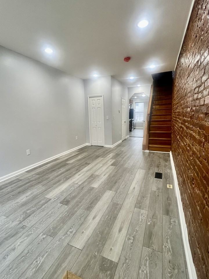 808 N Streeper St - Photo 5 of 37