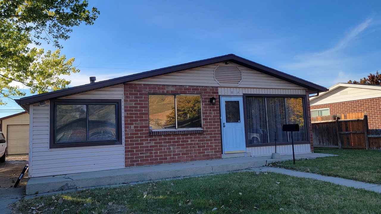 1107 N Topaz Dr #1 - Photo 5 of 21