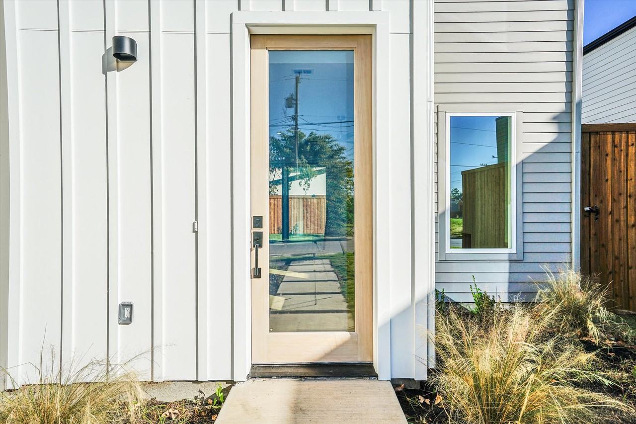 1707 Nomas Street #1 - Photo 5 of 36