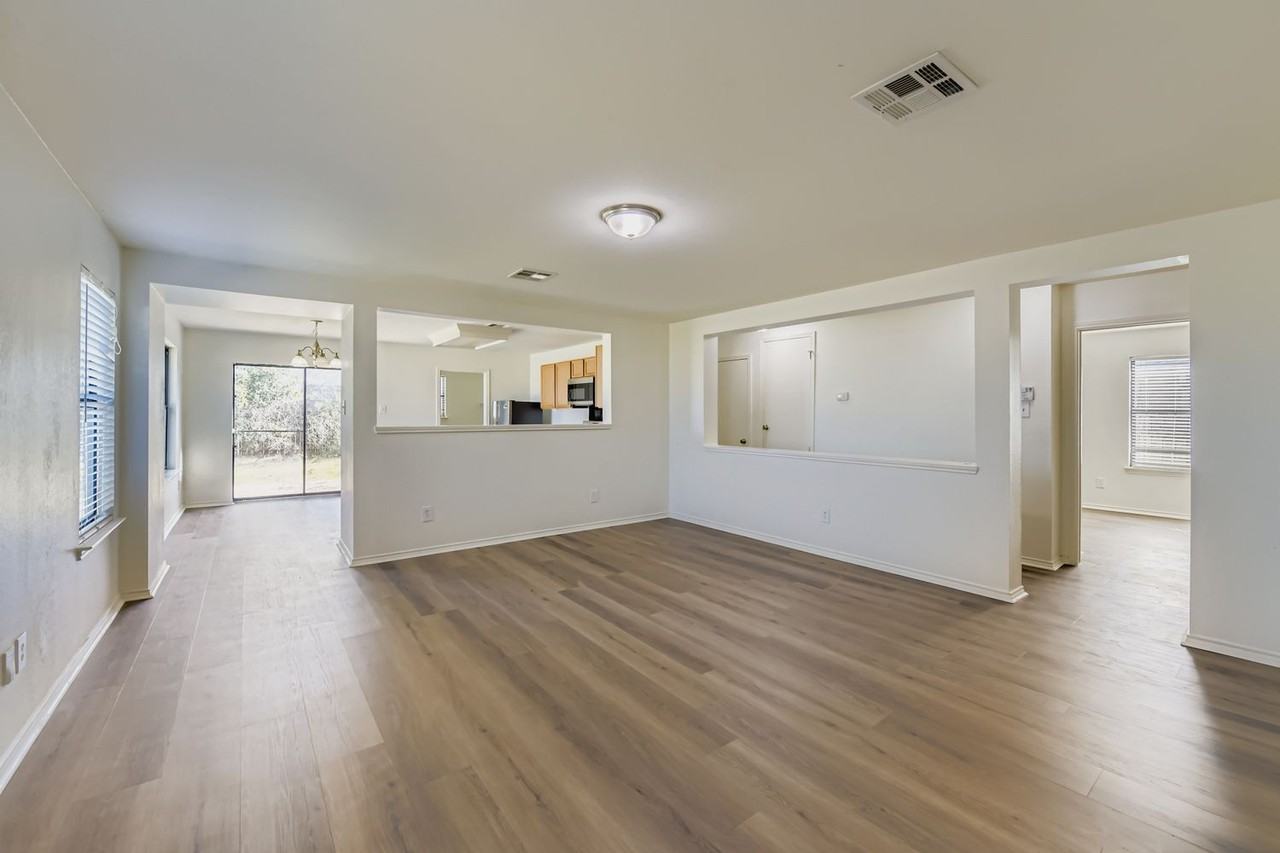 101 Bandera Woods Boulevard #1 - Photo 3 of 20