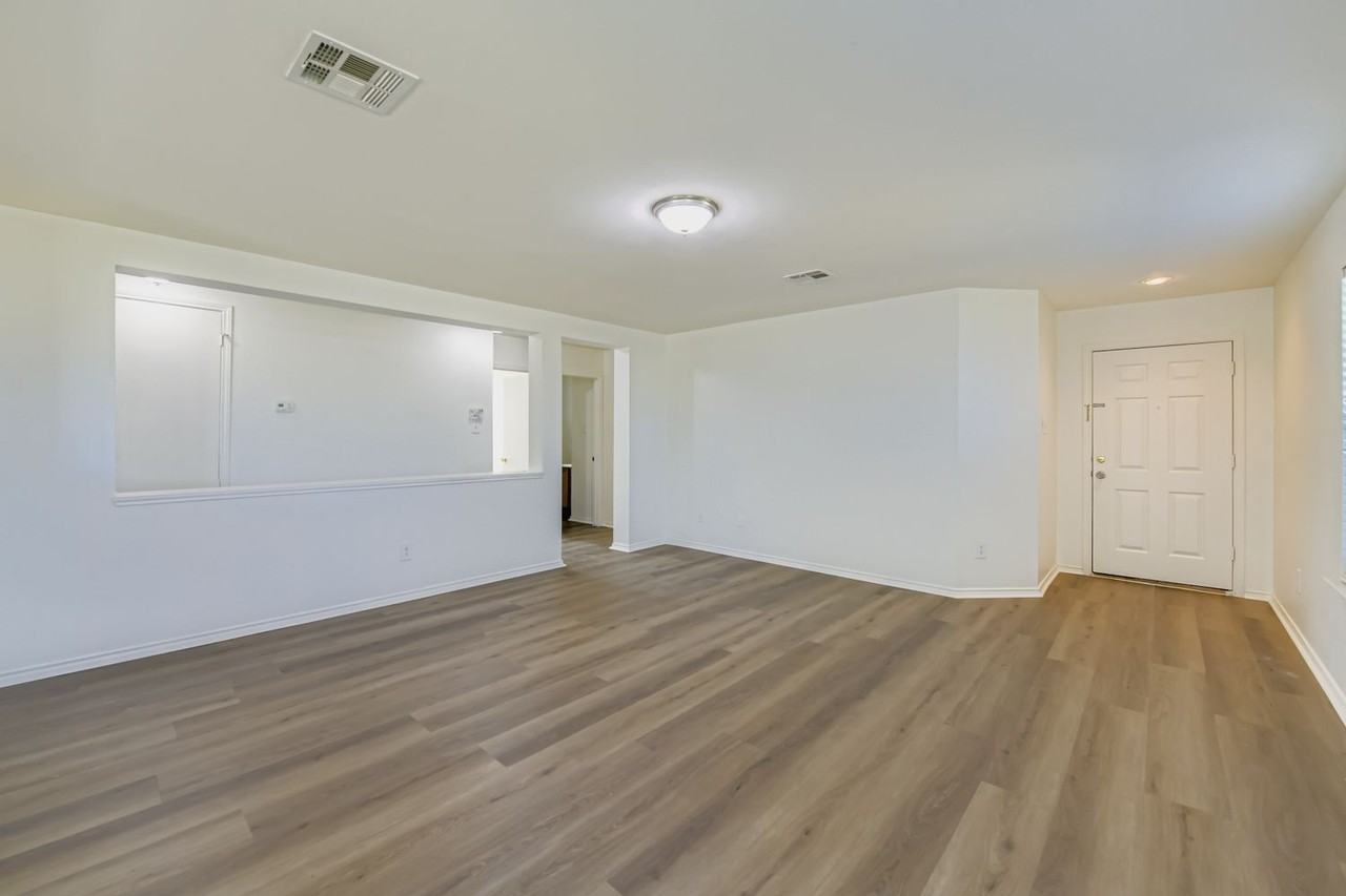 101 Bandera Woods Boulevard #1 - Photo 7 of 20