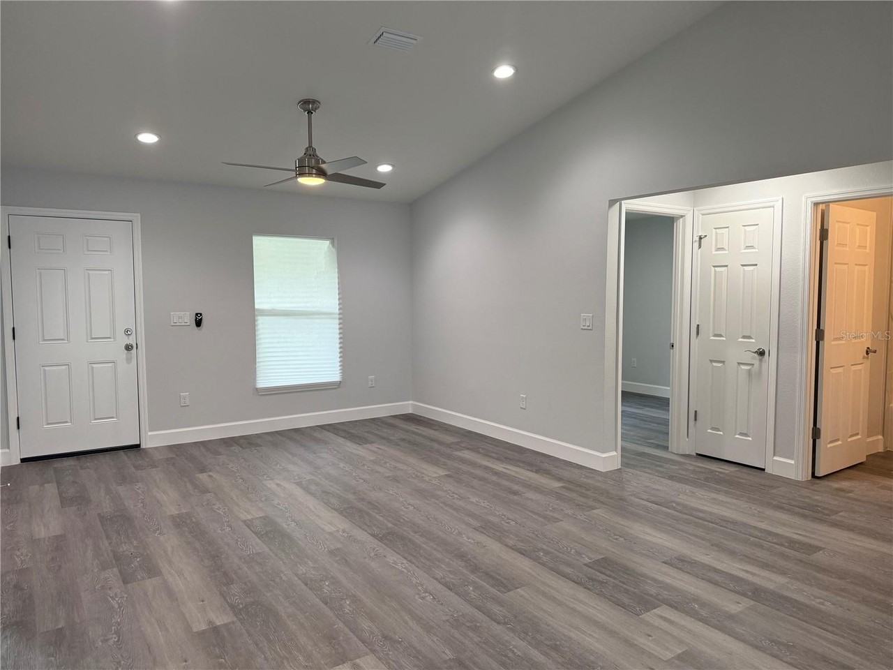 15424 Sw 27th Ln #1 - Photo 5 of 21