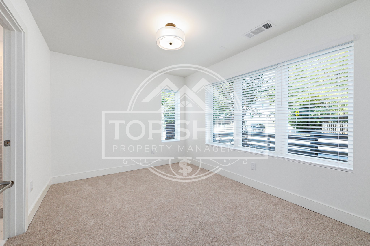 1540 Millwood Pl #1 - Photo 5 of 26