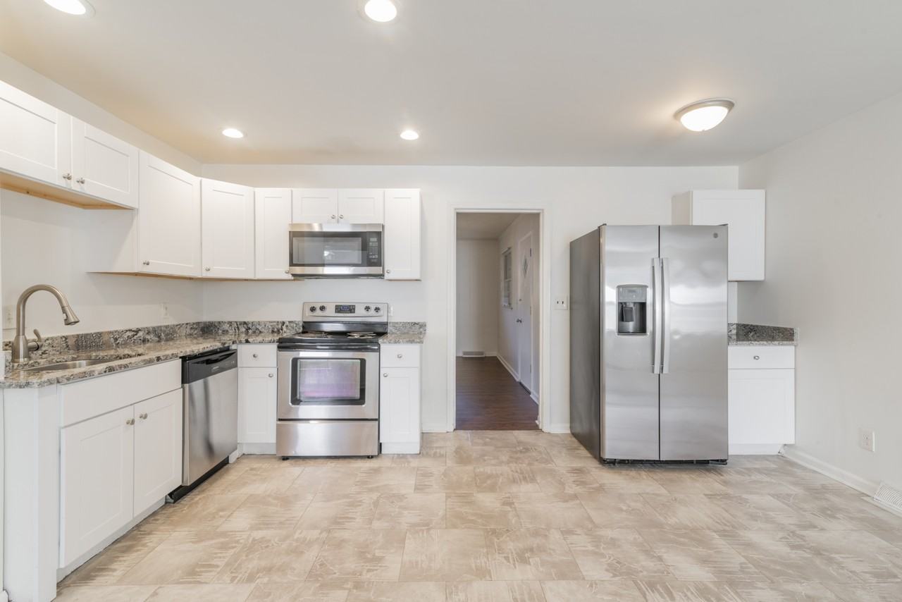 1024 Houston St #1 - Photo 3 of 36