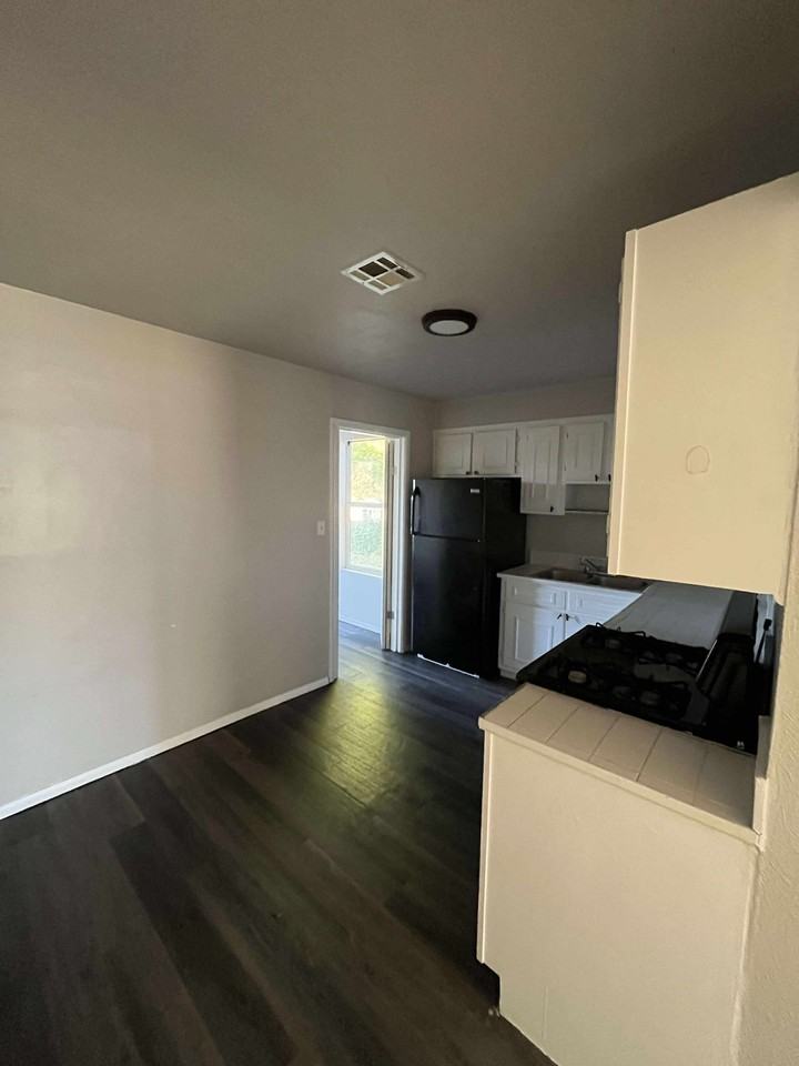 701 East Holman Court #1 - Photo 7 of 10