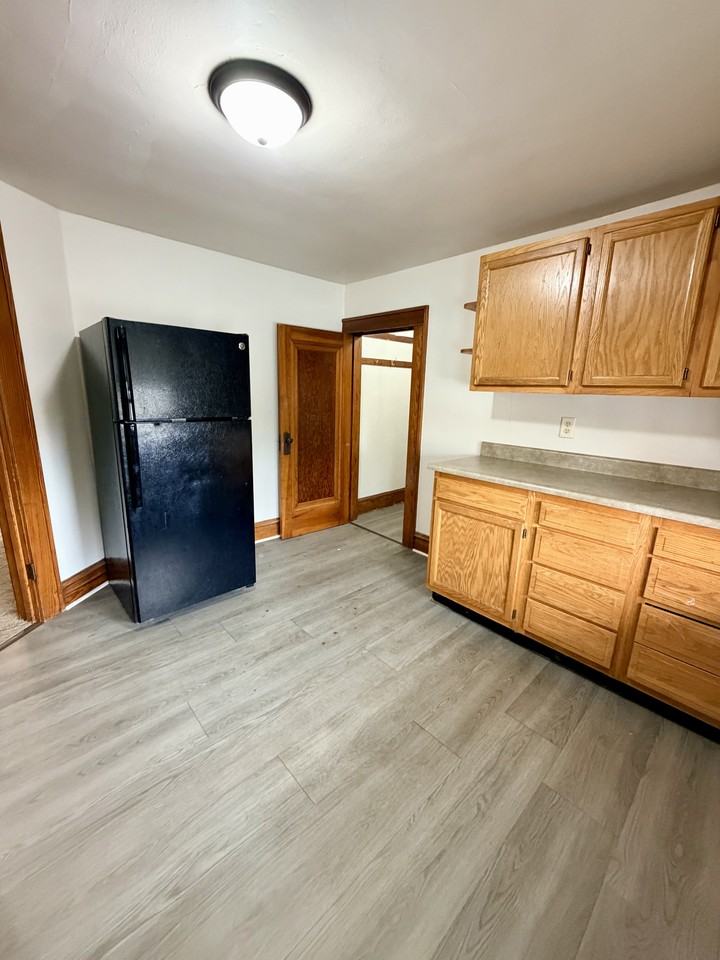 1251 1251 Walnut St - A- Upper - Photo 2 of 13