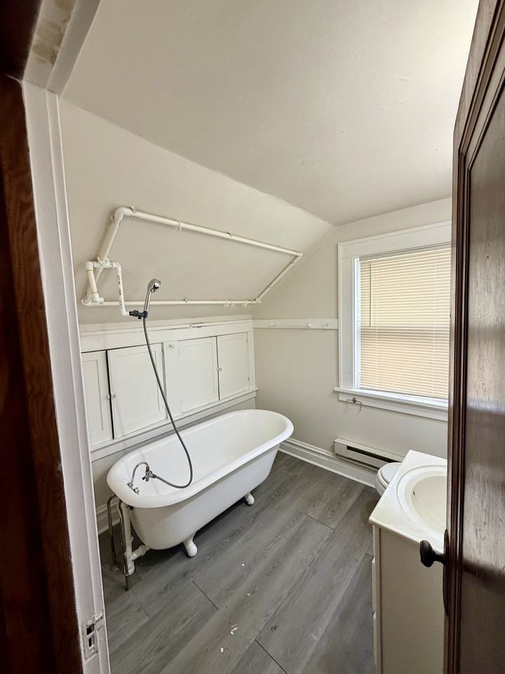 1251 1251 Walnut St - A- Upper - Photo 4 of 13