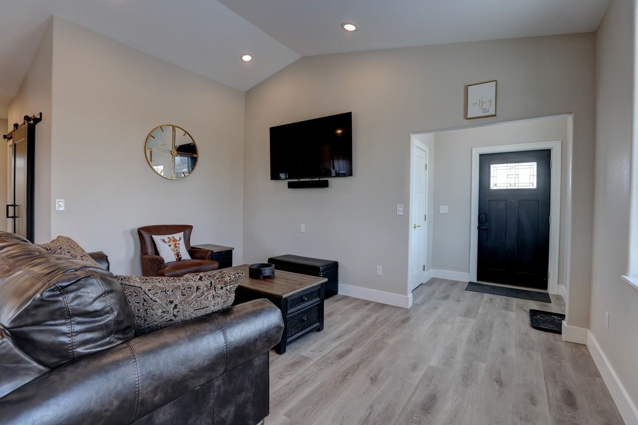 855 Lincoln Dr #202 - Photo 5 of 32