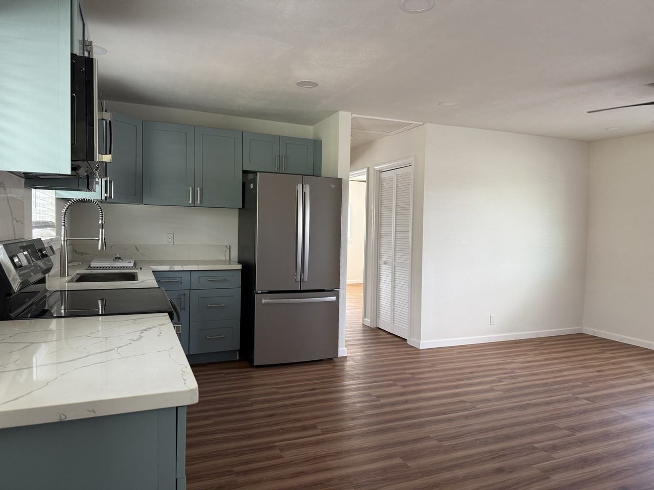 3317 Catherine St #1 - Photo 3 of 12