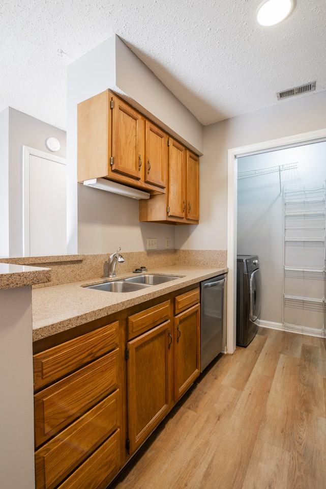 8117 8117 Tremaine CourtUnit B #1 - Photo 6 of 19